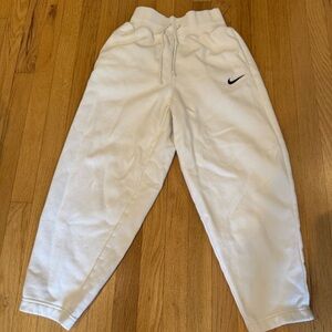Nike Womens White Joggers/Sweatpants